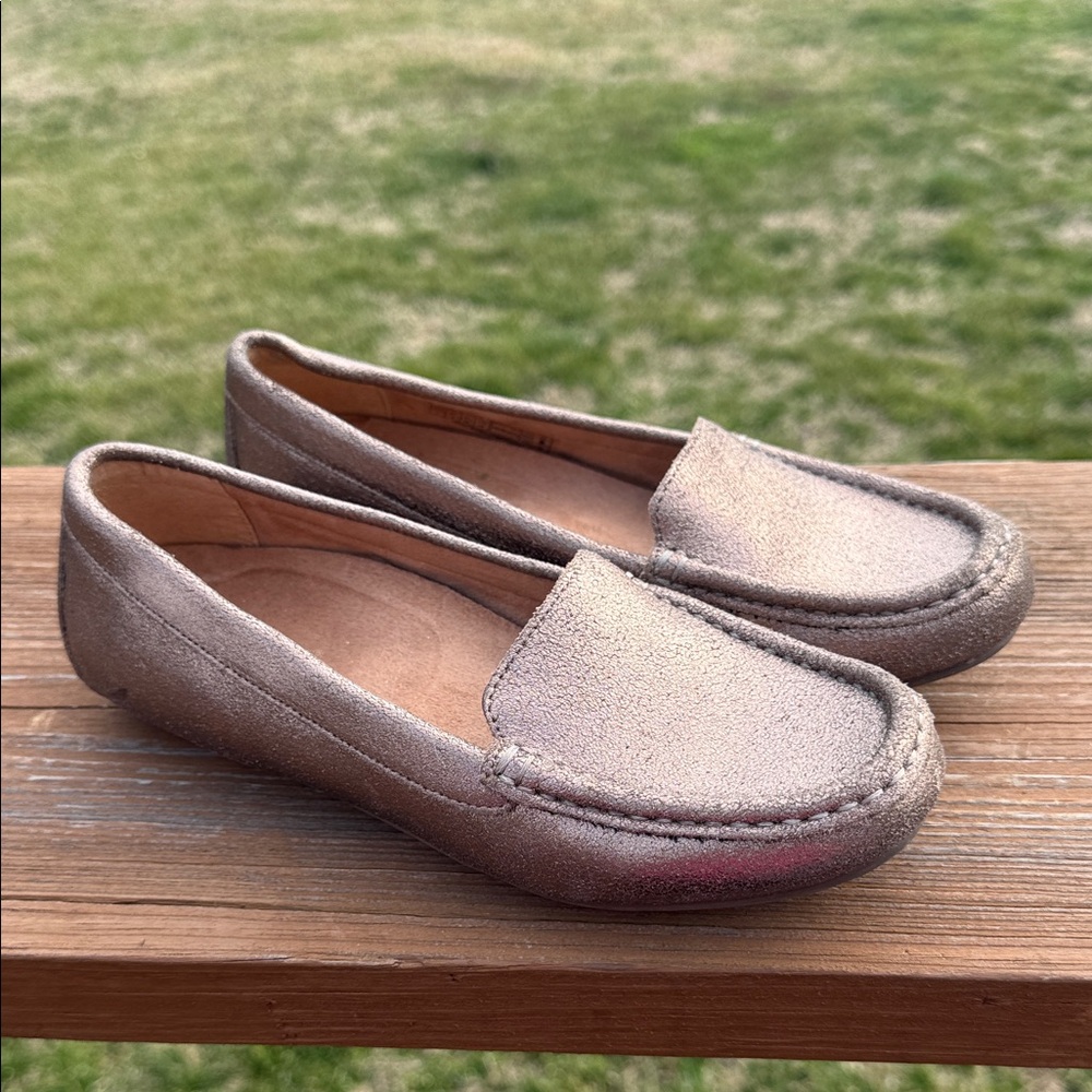 Vionic Gold Metallic Leather Debbie Loafers Size 7
